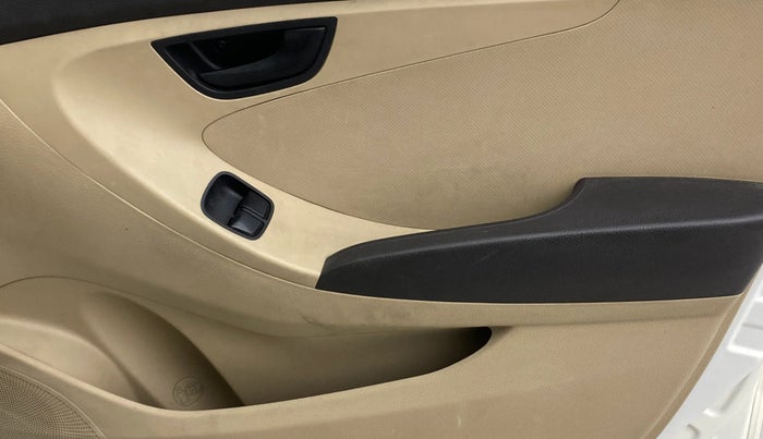 2017 Hyundai Eon ERA + SE, Petrol, Manual, 67,809 km, Driver Side Door Panels Control