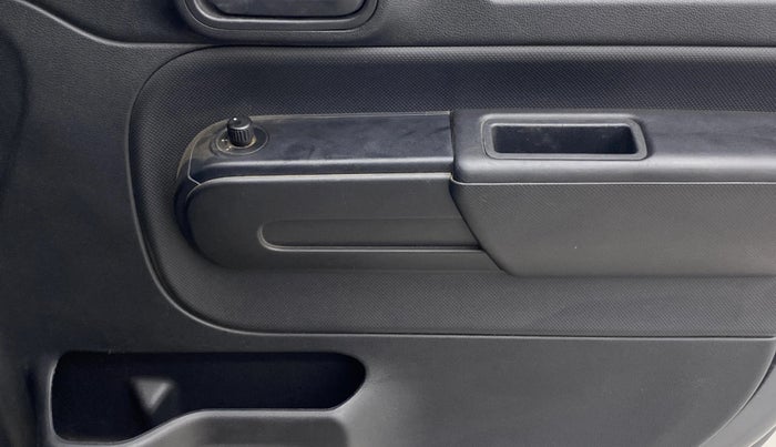 2023 Mahindra Thar LX HT PETROL 4WD MT, Petrol, Manual, 25,666 km, Driver Side Door Panels Control