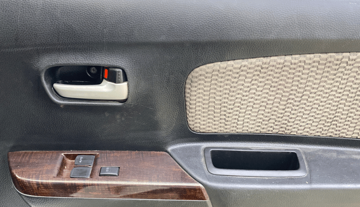 2017 Maruti Wagon R 1.0 LXI, Petrol, Manual, 80,949 km, Driver Side Door Panels Control