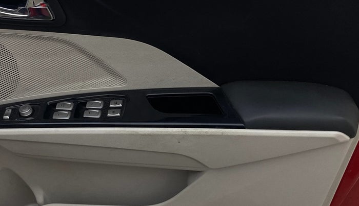 2021 Mahindra XUV300 W8 (O) 1.2 PETROL, Petrol, Manual, 42,423 km, Driver Side Door Panels Control