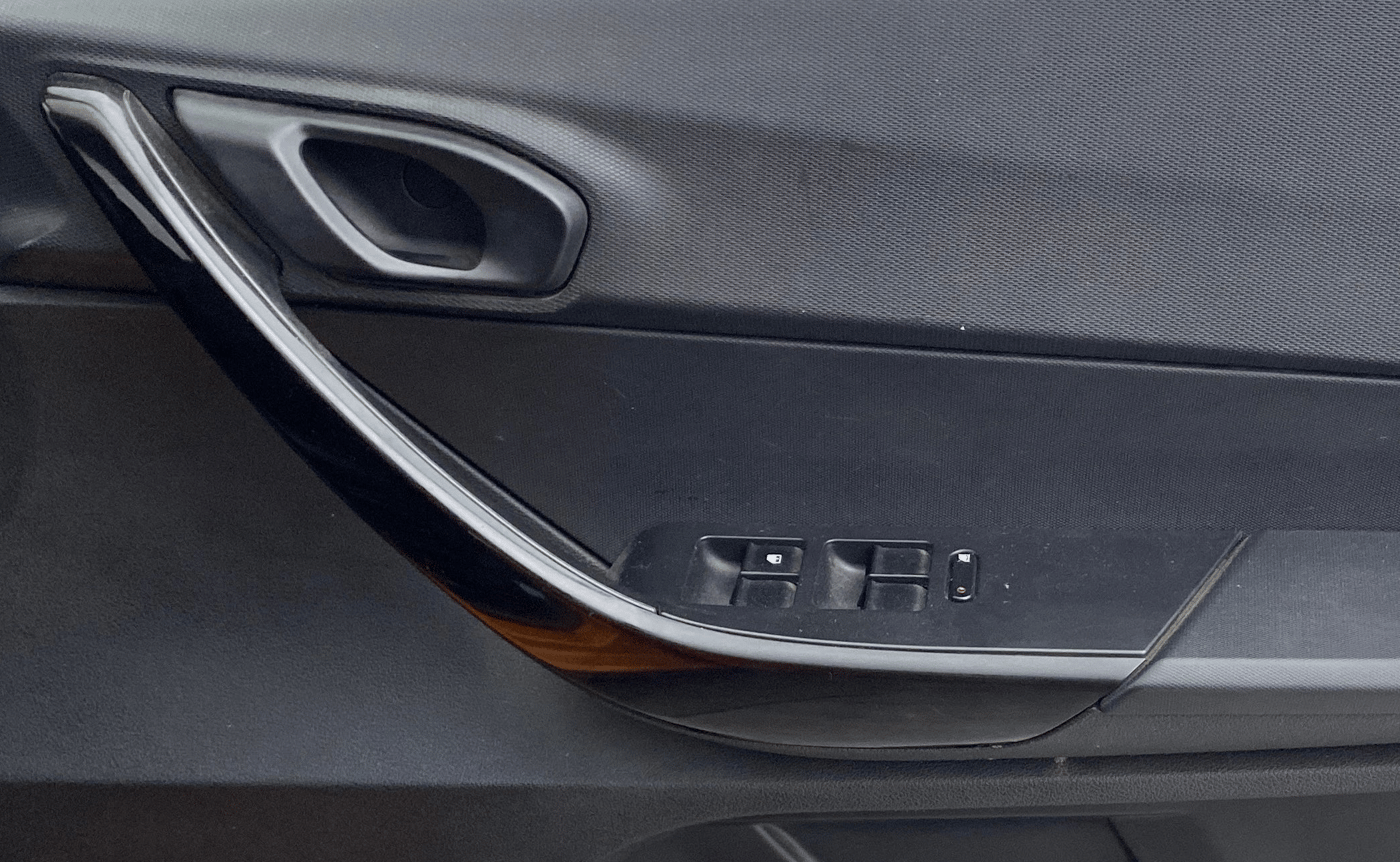 2018 Tata TIAGO NRG PETROL, Petrol, Manual, 1,17,010 km, Driver Side Door Panels Control