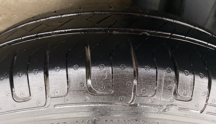 2014 Maruti Ritz VXI Elate Limited Edition, Petrol, Manual, 48,383 km, Left Rear Tyre Tread