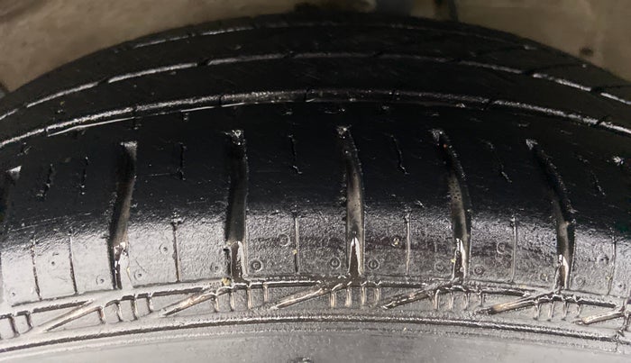 2014 Maruti Ritz VXI Elate Limited Edition, Petrol, Manual, 48,383 km, Left Front Tyre Tread