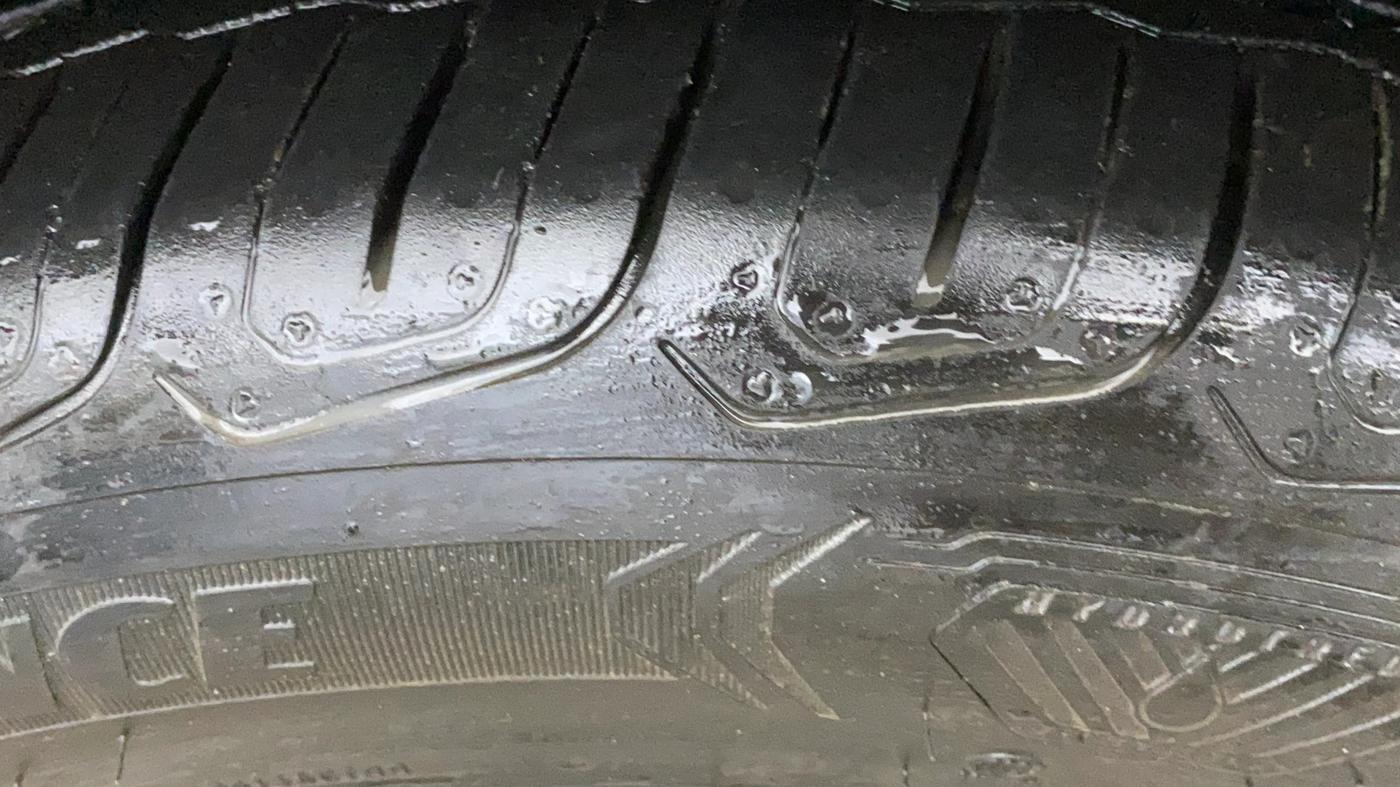 2023 MG ASTOR SAVVY 1.3 TURBO AT S RED, Petrol, Automatic, 23,588 km, Left Front Tyre Tread