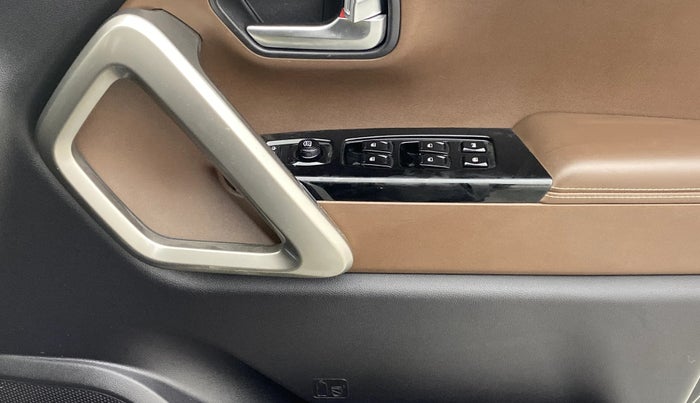 2023 Mahindra SCORPIO-N Z8 PETROL AT 7 STR, Petrol, Automatic, 7,472 km, Driver Side Door Panels Control