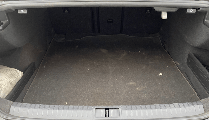 2018 Volkswagen Passat HIGHLINE DSG, Diesel, Automatic, 80,437 km, Boot Inside