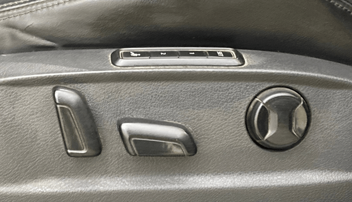 2018 Volkswagen Passat HIGHLINE DSG, Diesel, Automatic, 80,437 km, Driver Side Adjustment Panel