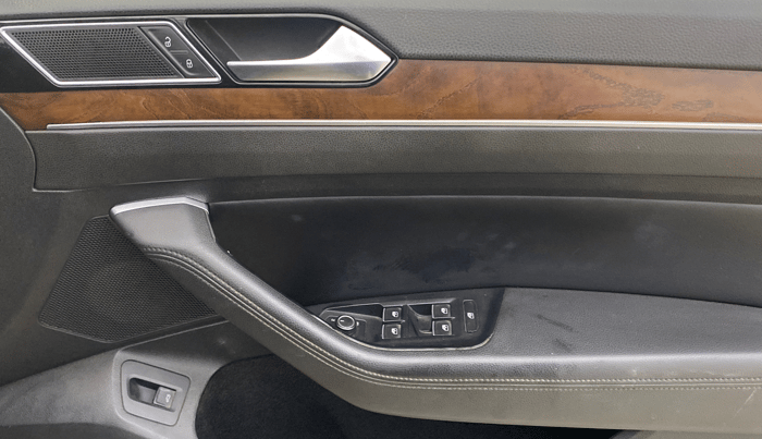 2018 Volkswagen Passat HIGHLINE DSG, Diesel, Automatic, 80,437 km, Driver Side Door Panels Control