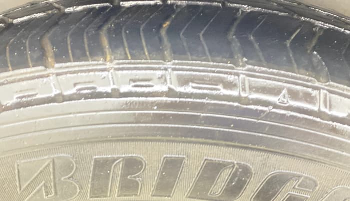 2018 Volkswagen Ameo TRENDLINE 1.0L, CNG, Manual, 1,32,995 km, Right Rear Tyre Tread