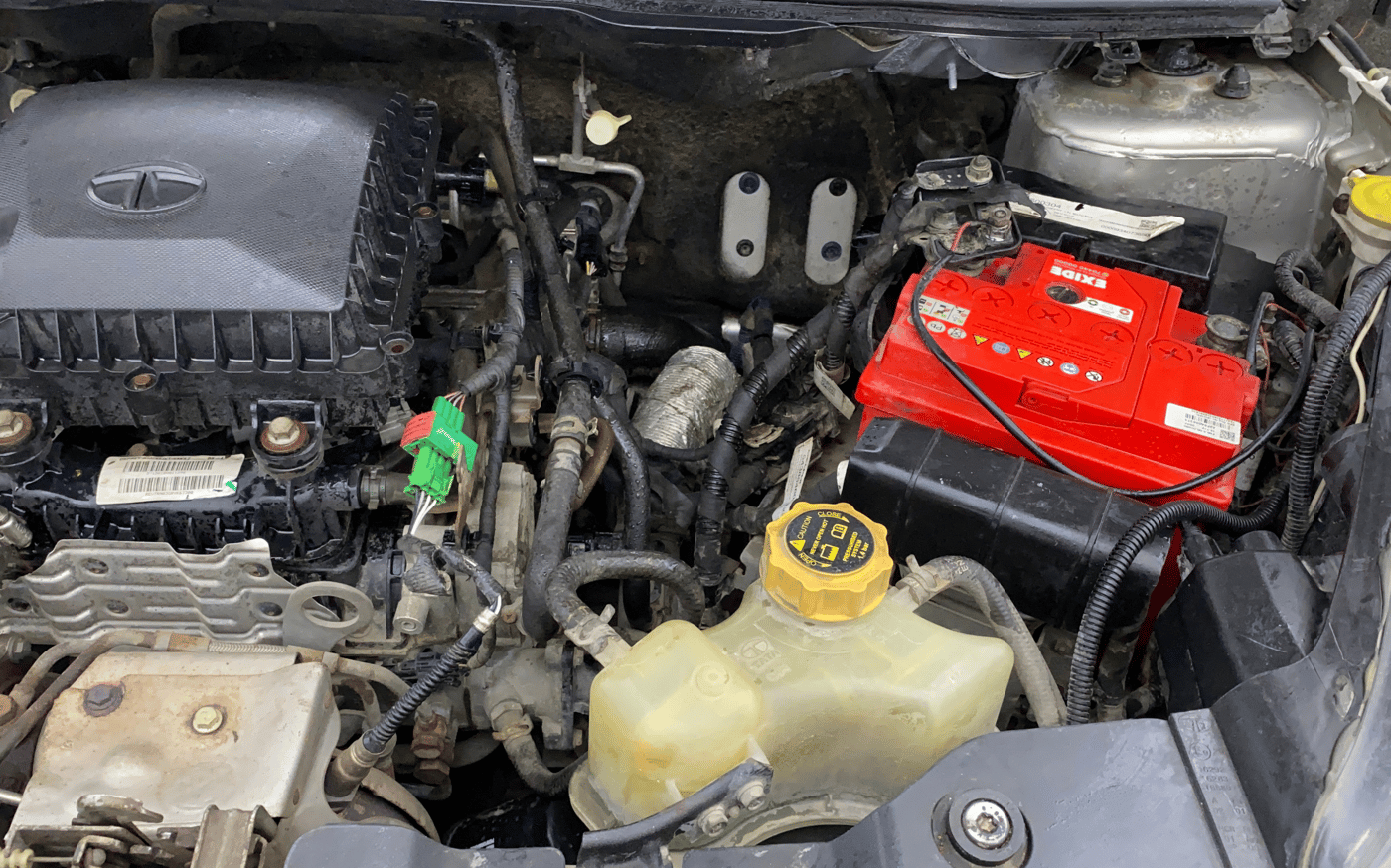 2018 Tata NEXON XMA PETROL, Petrol, Automatic, 88,984 km, Engine View - Left
