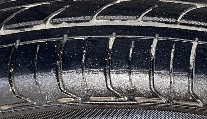 2015 Maruti Ertiga VXI CNG, CNG, Manual, 81,031 km, Left Front Tyre Tread