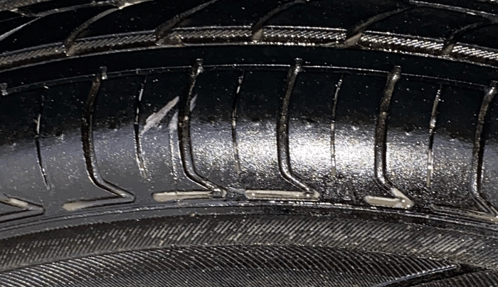 2015 Maruti Ertiga VXI CNG, CNG, Manual, 81,031 km, Right Rear Tyre Tread