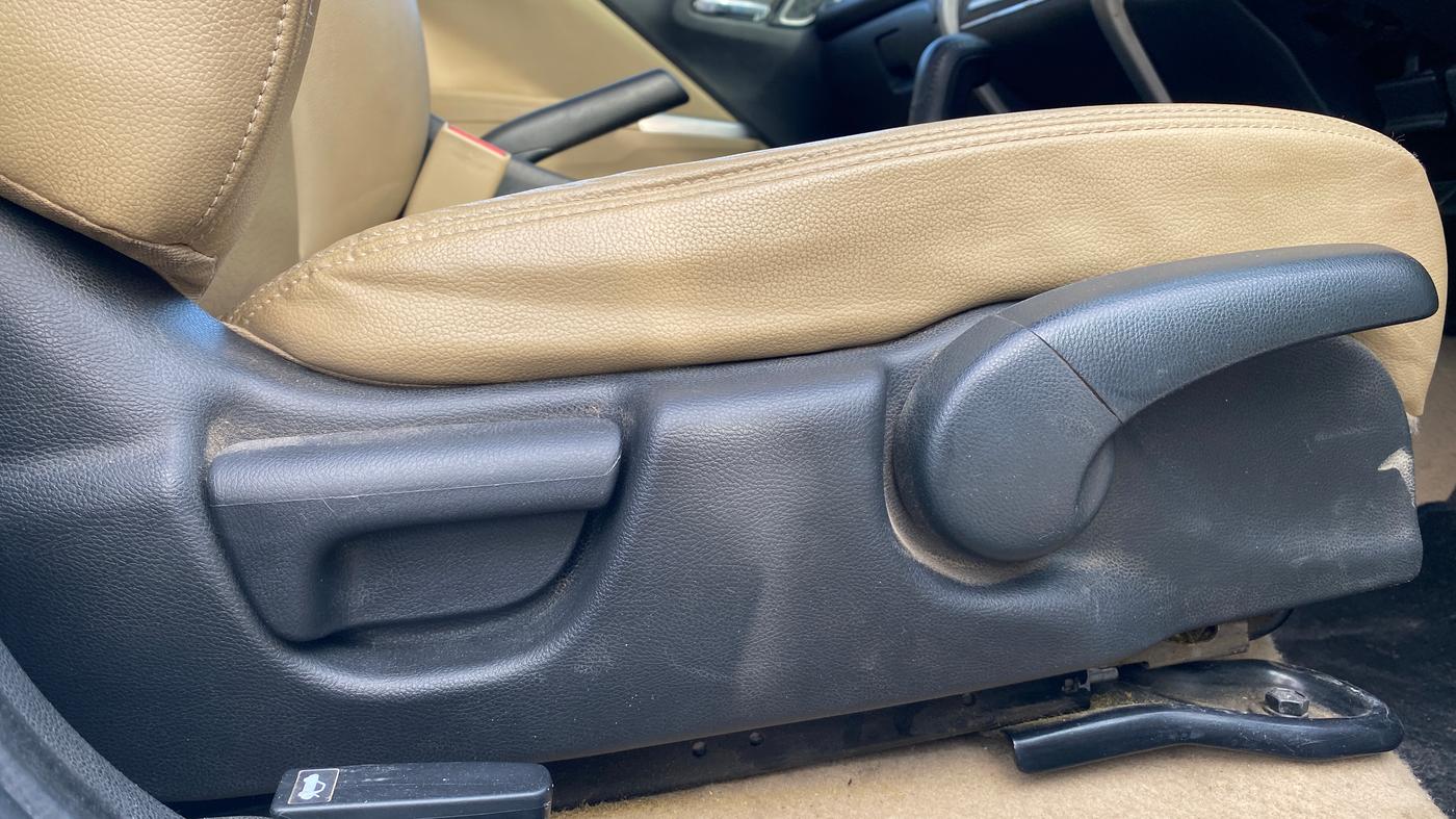 2019 Honda City 1.5L I-VTEC ZX CVT, CNG, Automatic, 1,12,379 km, Driver Side Adjustment Panel