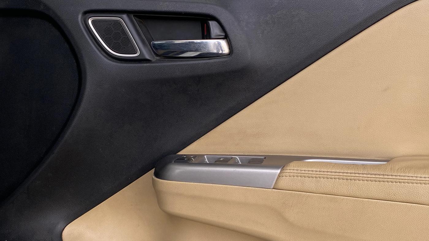 2019 Honda City 1.5L I-VTEC ZX CVT, CNG, Automatic, 1,12,379 km, Driver Side Door Panels Control