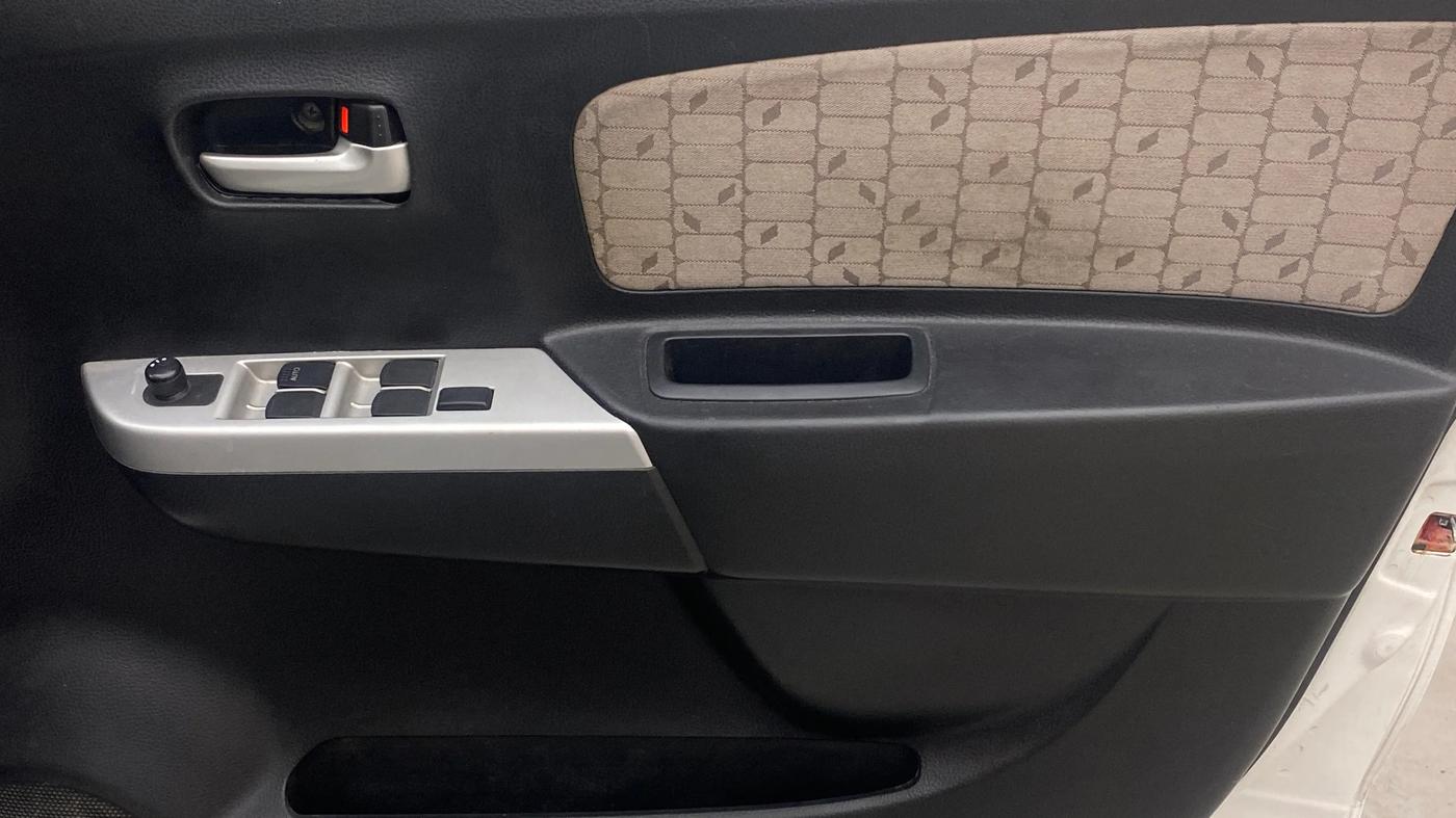 2016 Maruti Wagon R 1.0 VXI, Petrol, Manual, 66,123 km, Driver Side Door Panels Control