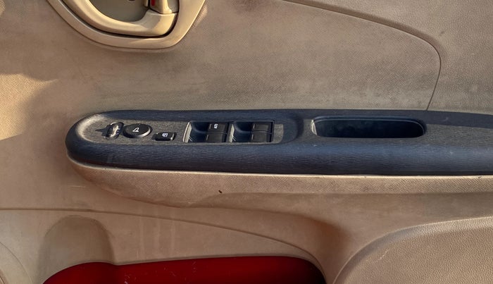 2015 Honda Brio S MT, Petrol, Manual, 53,299 km, Driver Side Door Panels Control