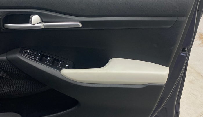 2022 KIA SELTOS HTK PLUS 1.5 IMT, Petrol, Manual, 39,717 km, Driver Side Door Panels Control