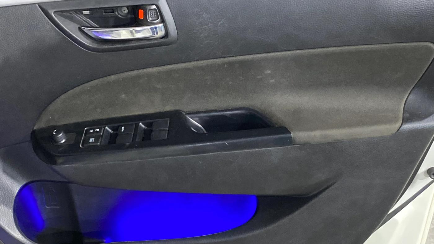 2013 Maruti Swift VXI, Petrol, Manual, 37,914 km, Driver Side Door Panels Control