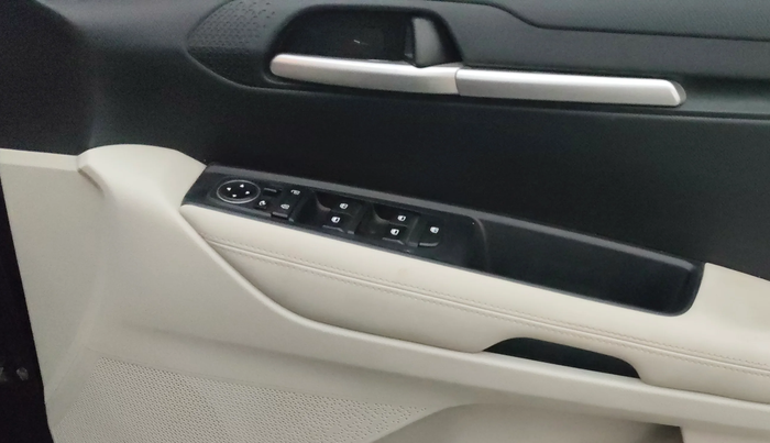 2024 KIA SONET HTX 1.0 TURBO PETROL IMT, Petrol, Manual, 14,621 km, Driver Side Door Panels Control