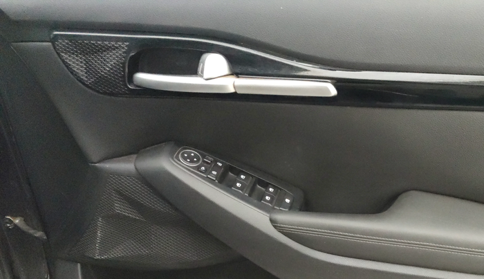 2021 KIA SELTOS HTX ANNIVERSARY EDITION 1.5 PETROL, Petrol, Manual, 83,936 km, Driver Side Door Panels Control