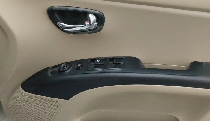 2013 Hyundai i10 MAGNA 1.2, Petrol, Manual, 45,915 km, Driver Side Door Panels Control