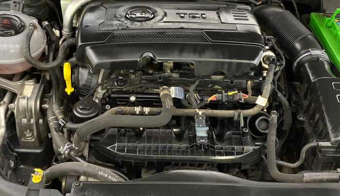 2019 Skoda Octavia STYLE 1.8 TSI AT, Petrol, Automatic, 99,250 km, Engine View - Right