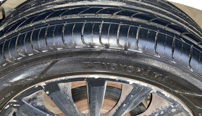 2015 Maruti Ciaz ZXI, Petrol, Manual, 70,857 km, Left Front Tyre Tread