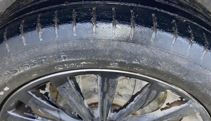 2015 Maruti Ciaz ZXI, Petrol, Manual, 70,857 km, Left Rear Tyre Tread