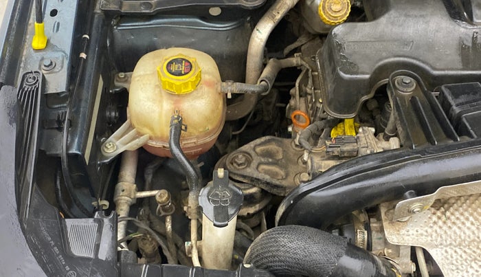 2023 Mahindra XUV300 W6 1.5 DIESEL AMT, Diesel, Automatic, 24,240 km, Engine View - Right