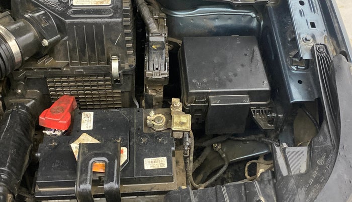 2023 Mahindra XUV300 W6 1.5 DIESEL AMT, Diesel, Automatic, 24,240 km, Engine View - Left