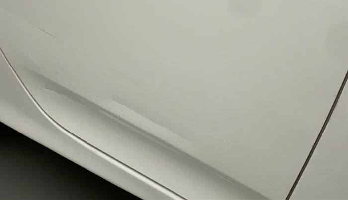 2013 Honda City 1.5L I-VTEC V MT, Petrol, Manual, 1,11,836 km, Right rear door - Slightly dented
