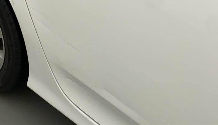 2013 Honda City 1.5L I-VTEC V MT, Petrol, Manual, 1,11,836 km, Right rear door - Minor scratches