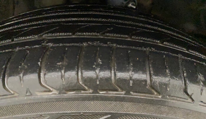2013 Honda City 1.5L I-VTEC V MT, Petrol, Manual, 1,11,836 km, Left Rear Tyre Tread