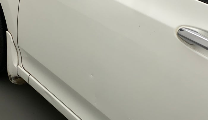 2013 Honda City 1.5L I-VTEC V MT, Petrol, Manual, 1,11,836 km, Front passenger door - Minor scratches
