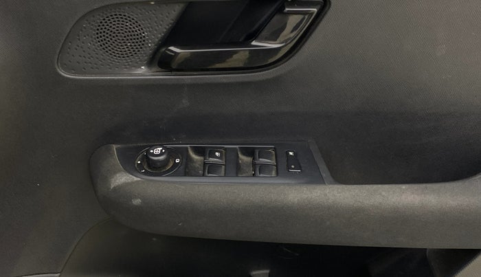 2022 Tata ALTROZ XZA PLUS DARK EDTION, Petrol, Automatic, 24,803 km, Driver Side Door Panels Control