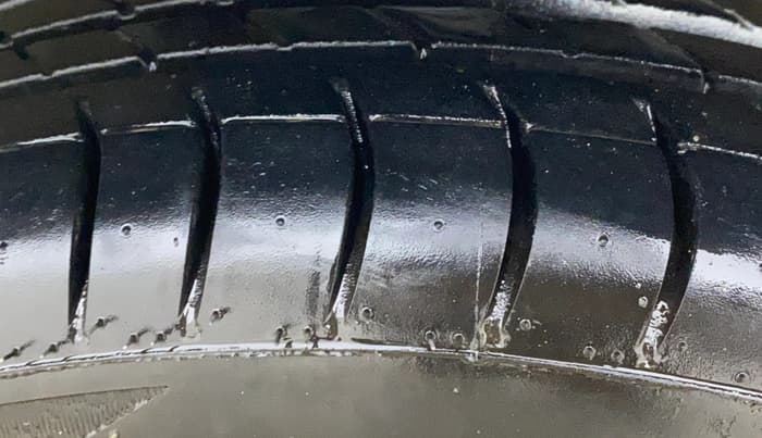 2017 Maruti Wagon R 1.0 VXI, Petrol, Manual, 62,969 km, Right Front Tyre Tread