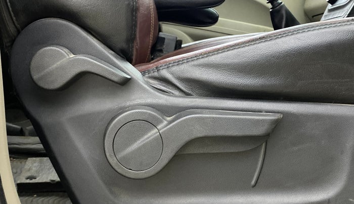 2019 Mahindra MARAZZO M4 8 STR, Diesel, Manual, 77,565 km, Driver Side Adjustment Panel