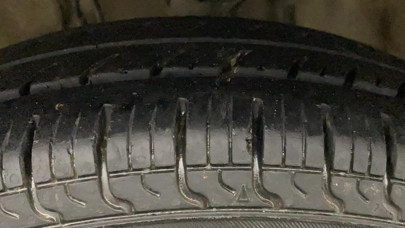 2019 Maruti Alto VXI, Petrol, Manual, 66,530 km, Left Front Tyre Tread