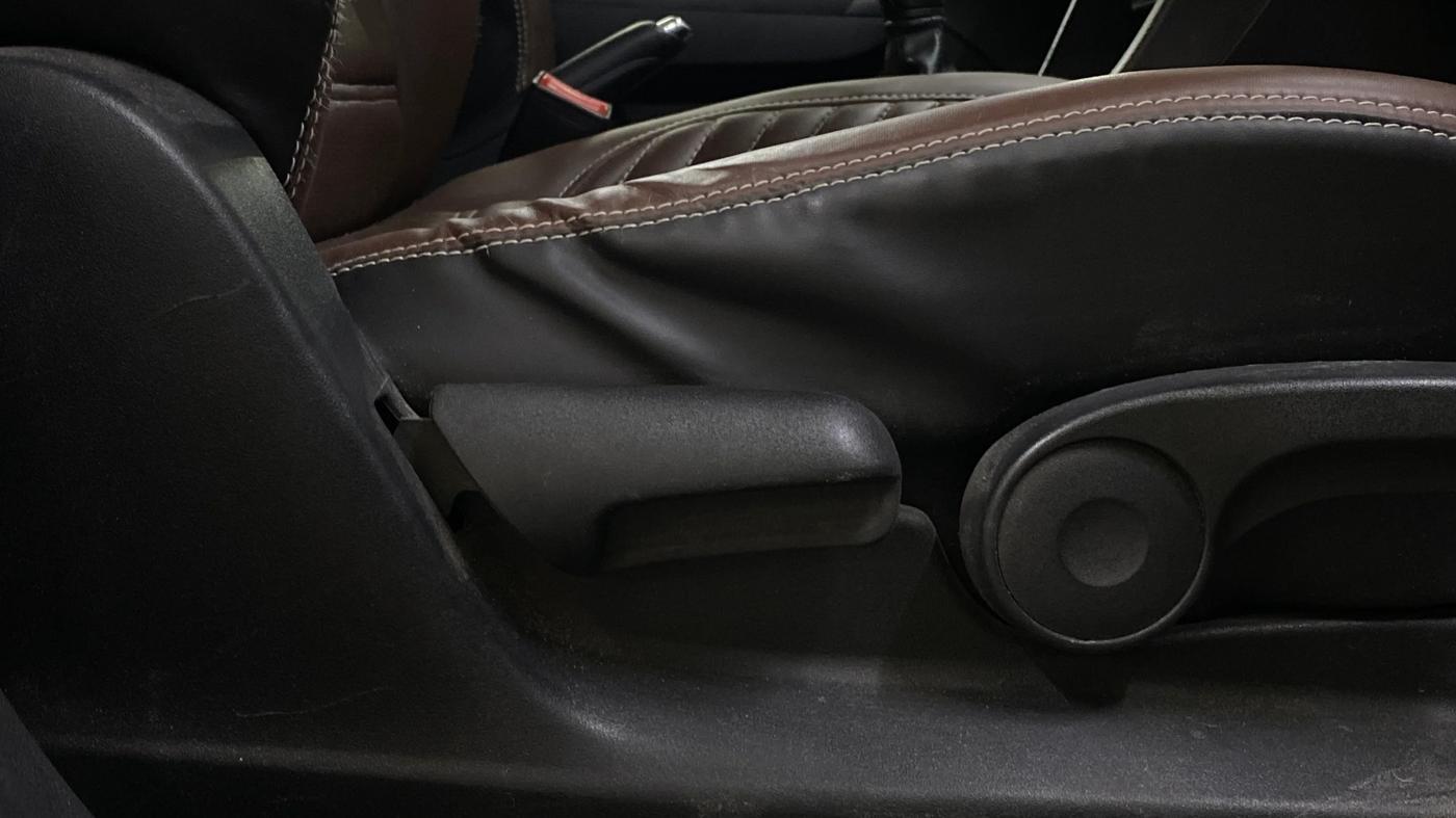 2018 Maruti Vitara Brezza ZDI, Diesel, Manual, 75,894 km, Driver Side Adjustment Panel