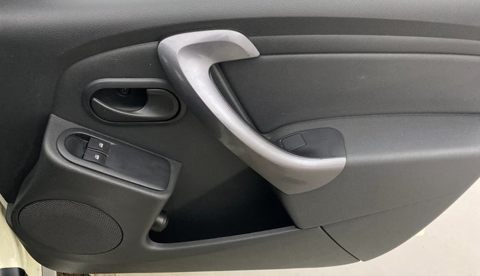 2014 Renault Duster 85 PS RXE DIESEL, Diesel, Manual, 75,390 km, Driver Side Door Panels Control