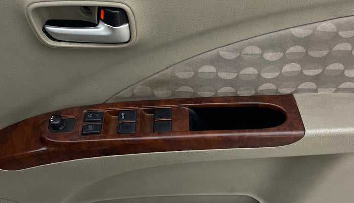 2017 Maruti Celerio ZXI AMT (O), Petrol, Automatic, 1,05,257 km, Driver Side Door Panels Control