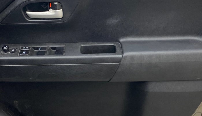 2020 Maruti New Wagon-R ZXI 1.2, Petrol, Manual, 74,381 km, Driver Side Door Panels Control