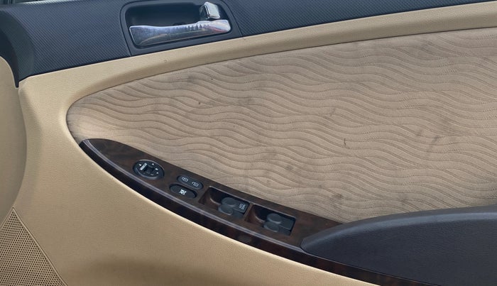 2015 Hyundai Verna FLUIDIC 1.6 CRDI EX, Diesel, Manual, 1,08,808 km, Driver Side Door Panels Control