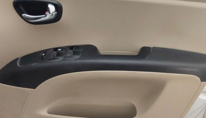 2015 Hyundai i10 SPORTZ 1.1, Petrol, Manual, 46,442 km, Driver Side Door Panels Control