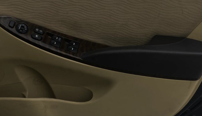 2013 Hyundai Verna FLUIDIC 1.6 VTVT SX, Petrol, Manual, 1,10,231 km, Driver Side Door Panels Control