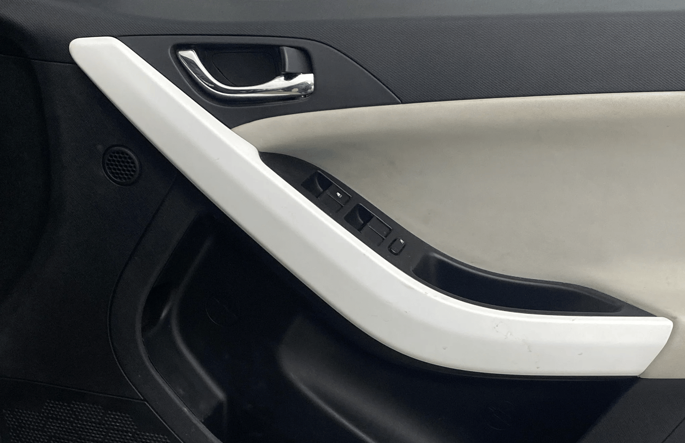 2024 Tata NEXON CREATIVE + AMT 1.5 DIESEL, Diesel, Automatic, 40,392 km, Driver Side Door Panels Control