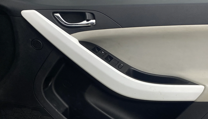 2024 Tata NEXON CREATIVE + AMT 1.5 DIESEL, Diesel, Automatic, 40,369 km, Driver Side Door Panels Control