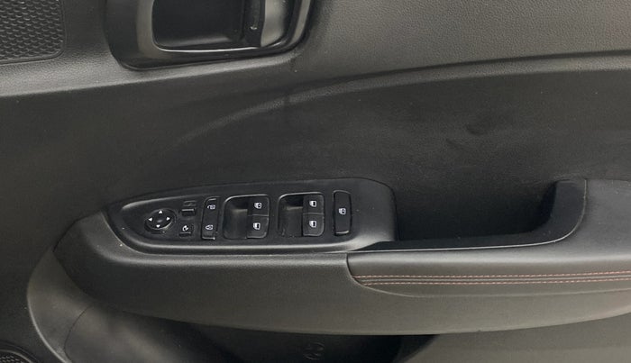 2022 Hyundai VENUE N LINE N8 1.0 TURBO DCT DUAL TONE, Petrol, Automatic, 31,361 km, Driver Side Door Panels Control