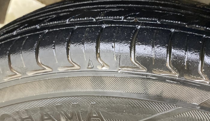 2017 Renault Kwid RXL, Petrol, Manual, 1,02,238 km, Left Front Tyre Tread