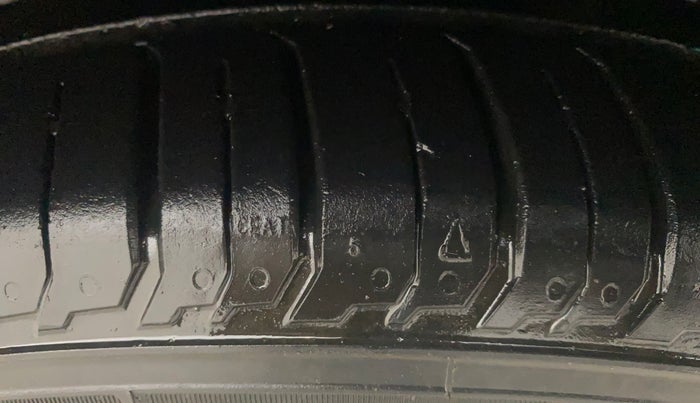 2015 Maruti Ciaz ZDI+ SHVS, Diesel, Manual, 71,978 km, Right Front Tyre Tread